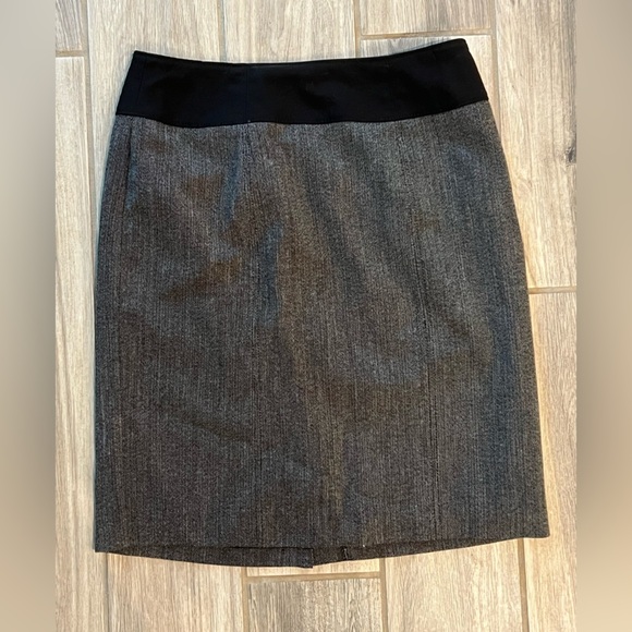 Like New Worthington Size 10 Black and White Houndstooth Skirt no signs of wear - Picture 1 of 10